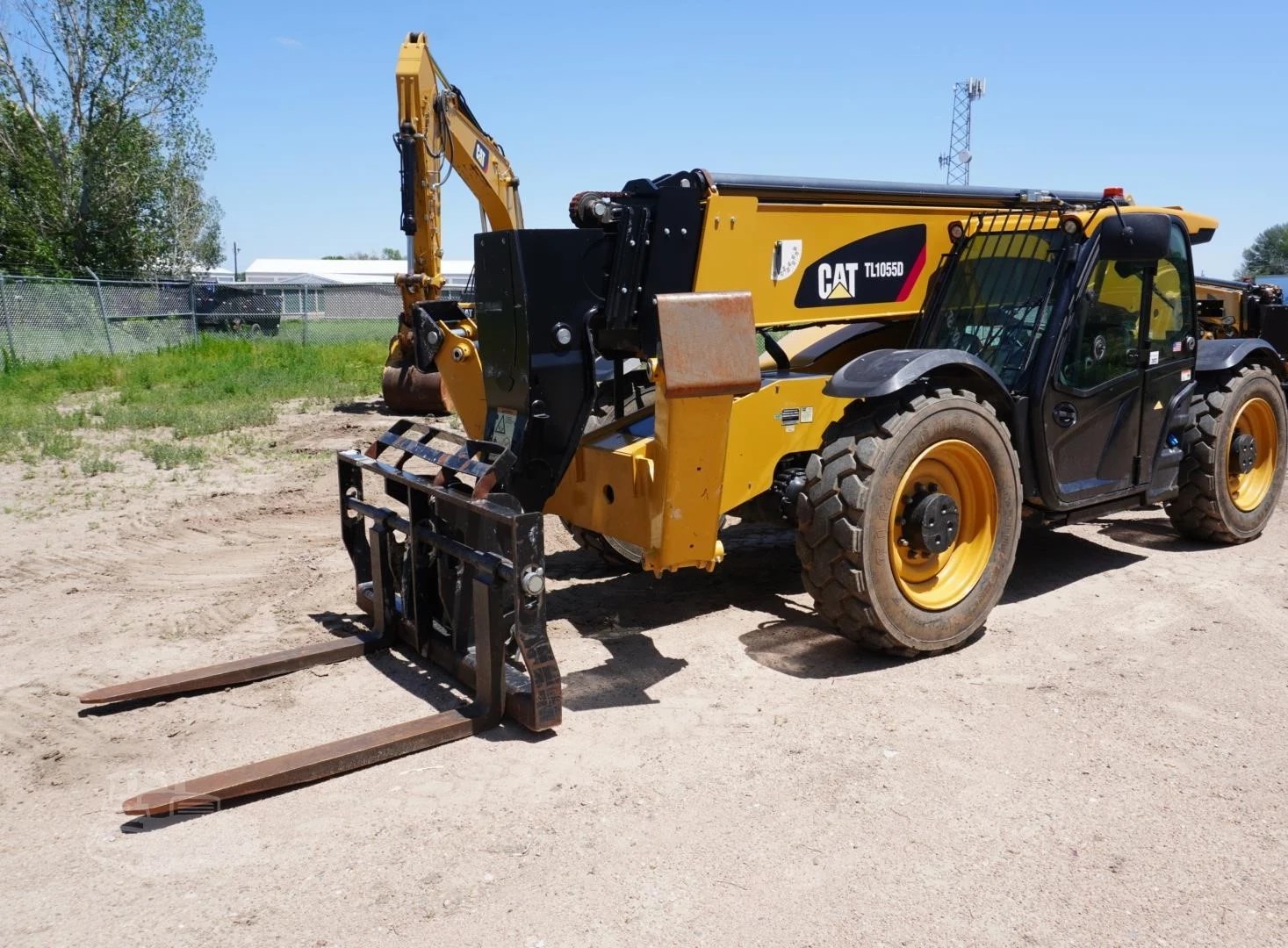 2019 CATERPILLAR TL1055D